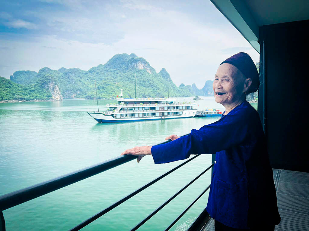 Wake up to emerald waters in ultimate comfort